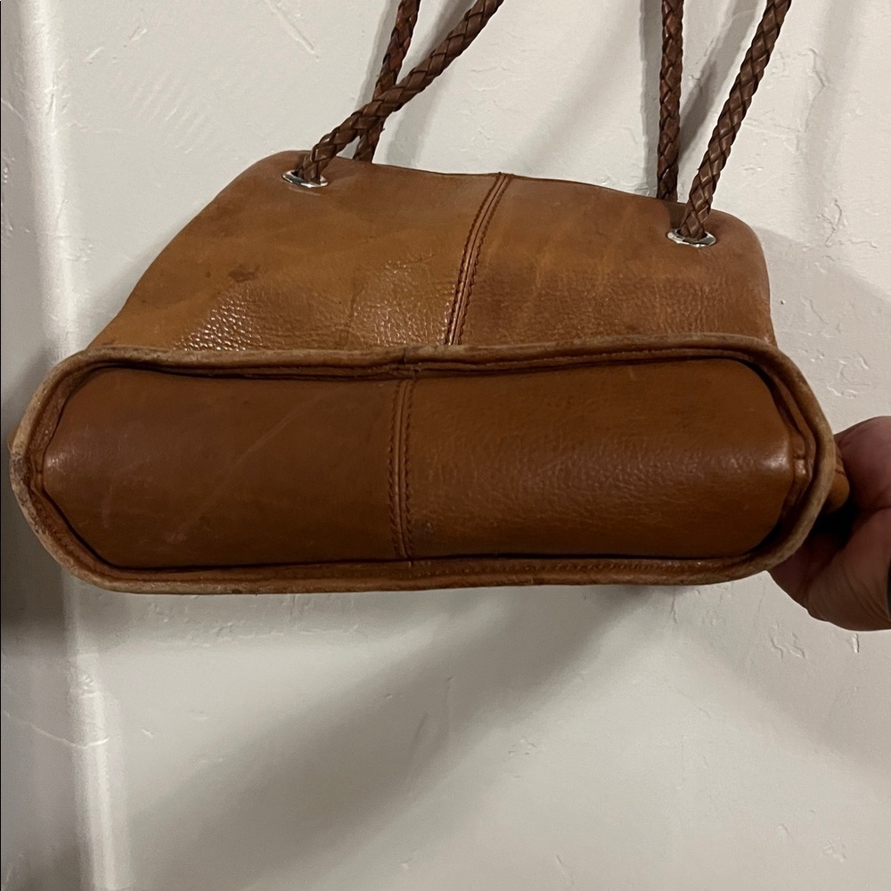 Elegant Genuine Leather Fossil Shoulder Bag - Picture 6 of 10